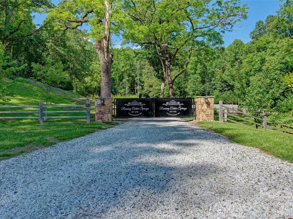 4017 Canada Road , Tuckasegee, NC 28783