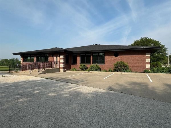 820 W Summit Street , Winterset, IA 50273