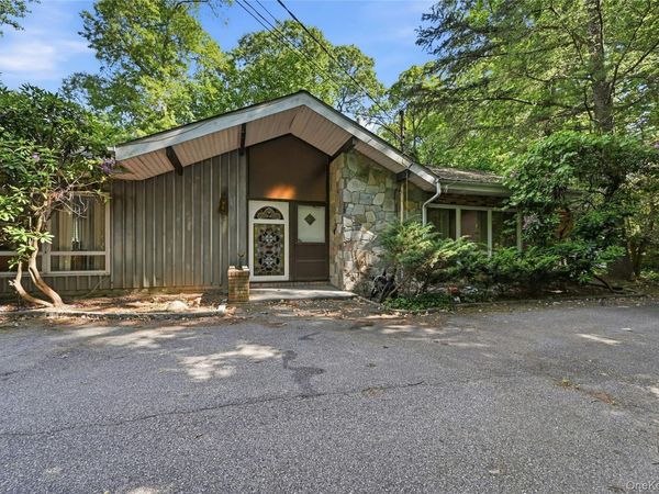 12 Tall Tree Court , Cold Spring Harbor, NY 11724