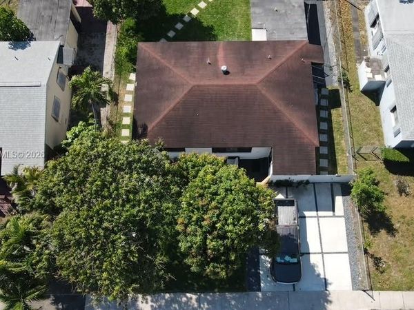 150 NE 169th Ter , North Miami Beach, FL 33162