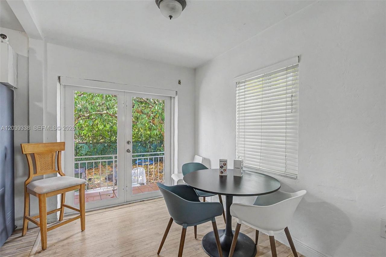 702 Boabadilla, Coral Gables, FL 33134 Photo