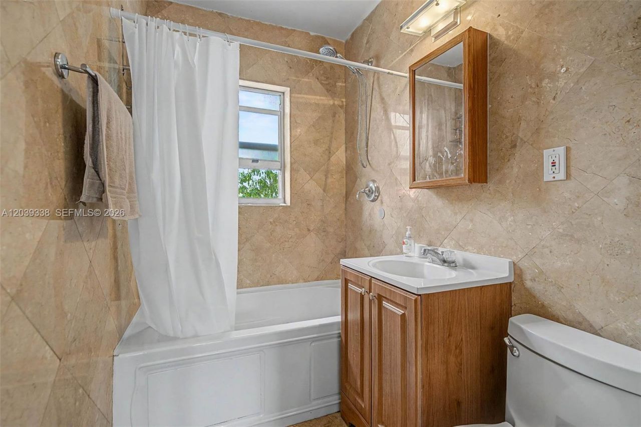 702 Boabadilla, Coral Gables, FL 33134 Photo