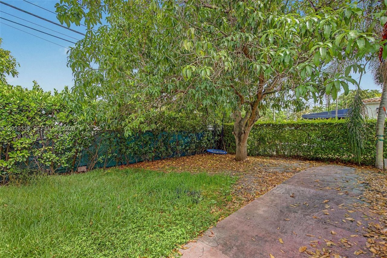702 Boabadilla, Coral Gables, FL 33134 Photo