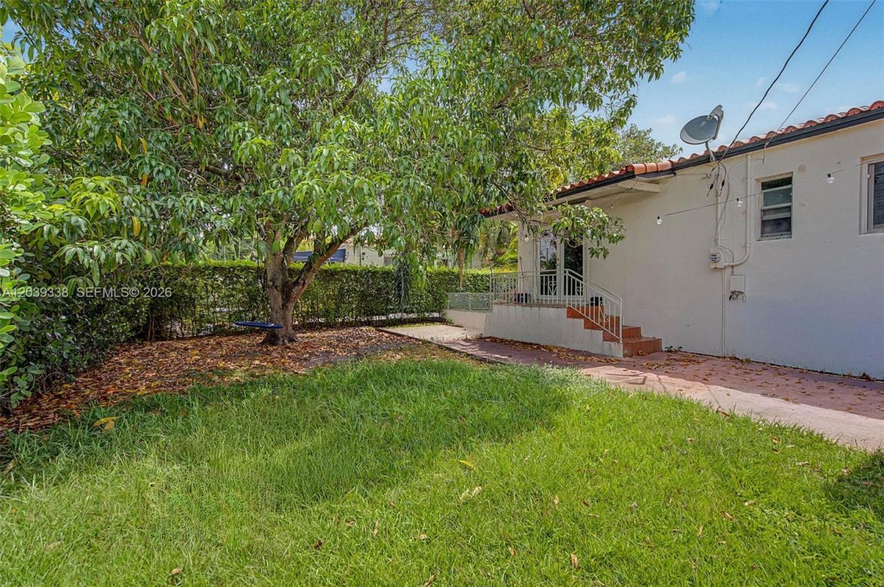 702 Boabadilla, Coral Gables, FL 33134 Photo