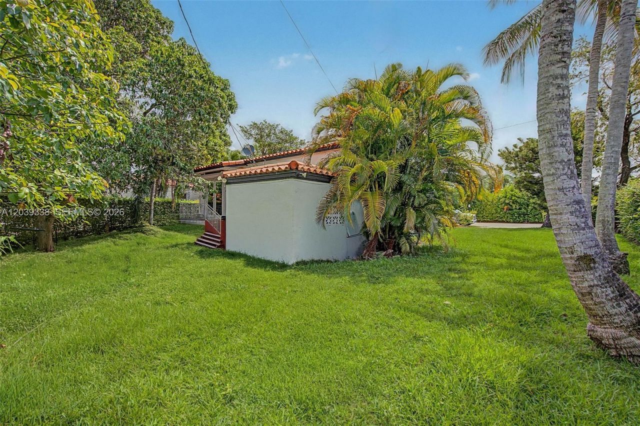702 Boabadilla, Coral Gables, FL 33134 Photo