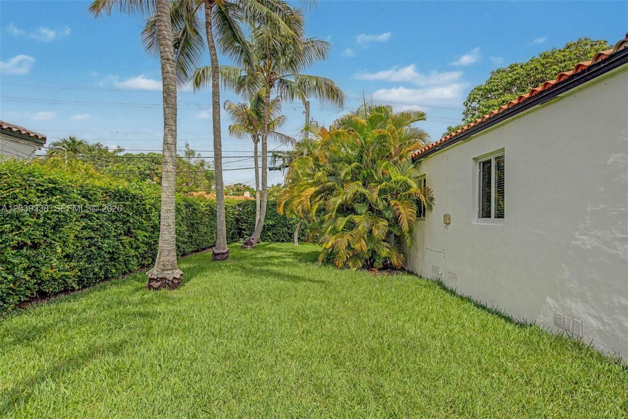 702 Boabadilla, Coral Gables, FL 33134 Photo