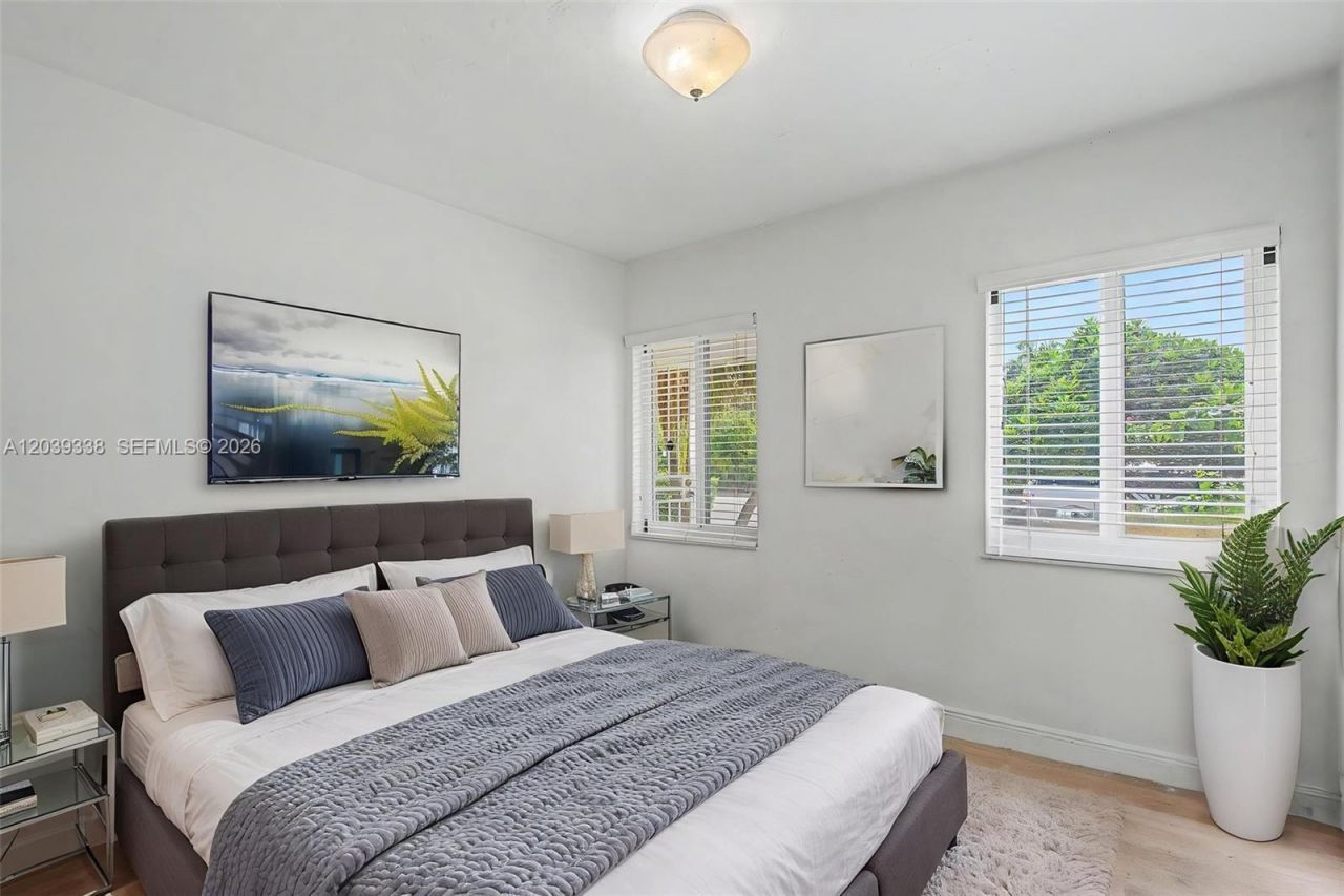 702 Boabadilla, Coral Gables, FL 33134 Photo