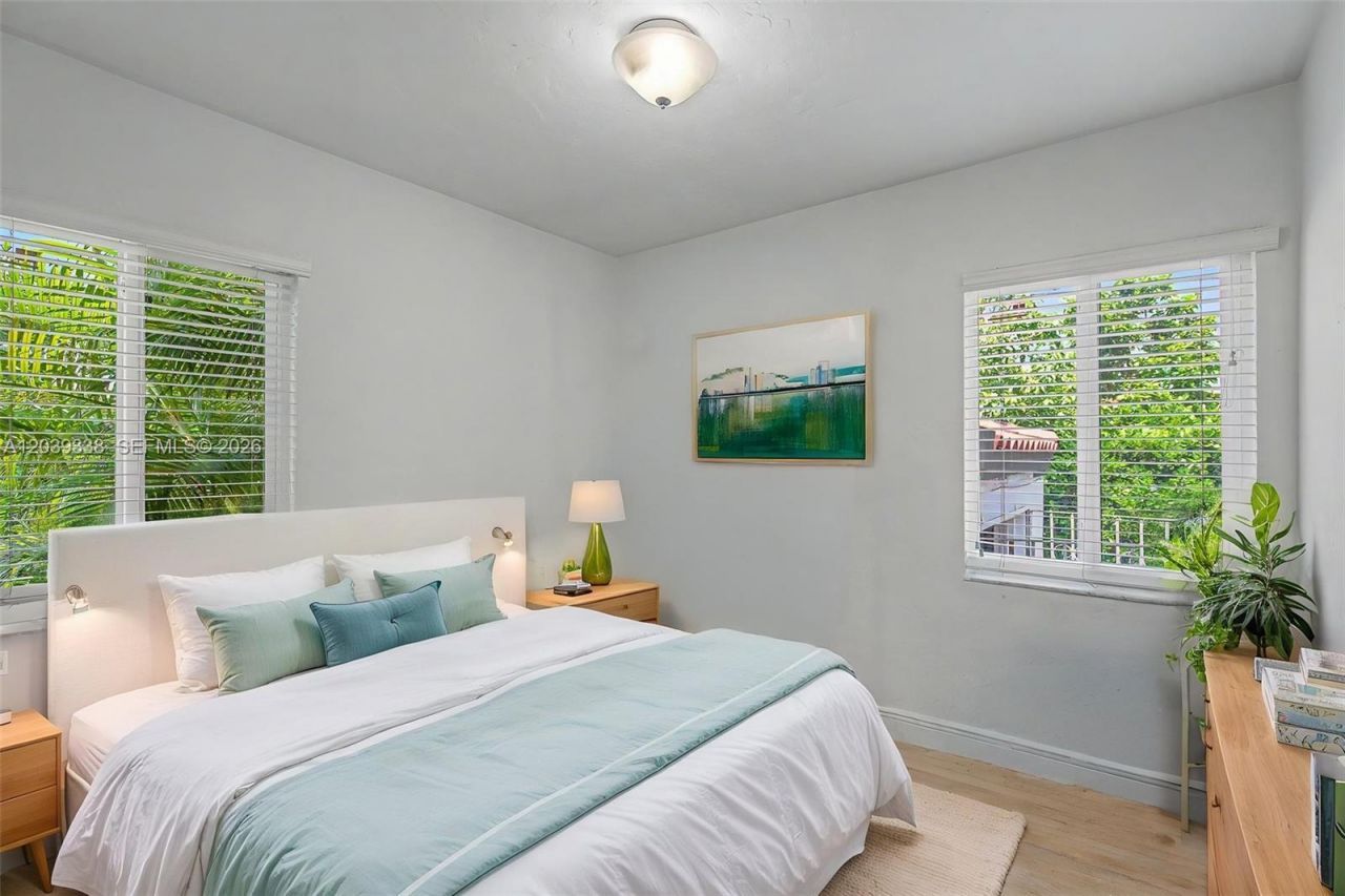 702 Boabadilla, Coral Gables, FL 33134 Photo