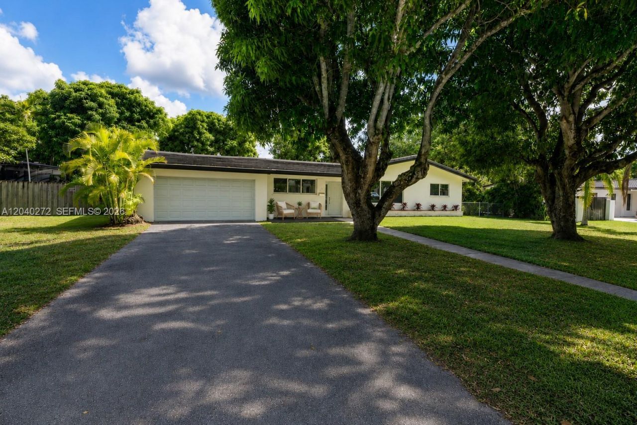 8265 SW 149th Dr , Palmetto Bay, FL 33158 Photo