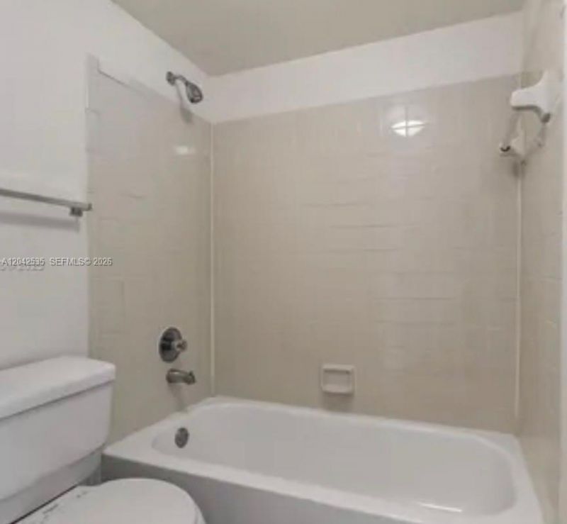 738 Executive Center Dr , Unit 23, West Palm Beach, FL 33401 Photo