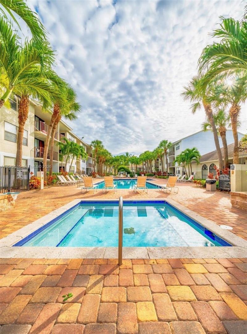 738 Executive Center Dr , Unit 23, West Palm Beach, FL 33401 Photo