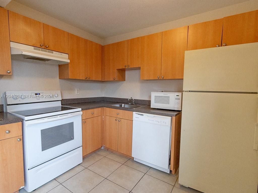 4648 NW 9th Dr , Unit 4648, Plantation, FL 33317 Photo