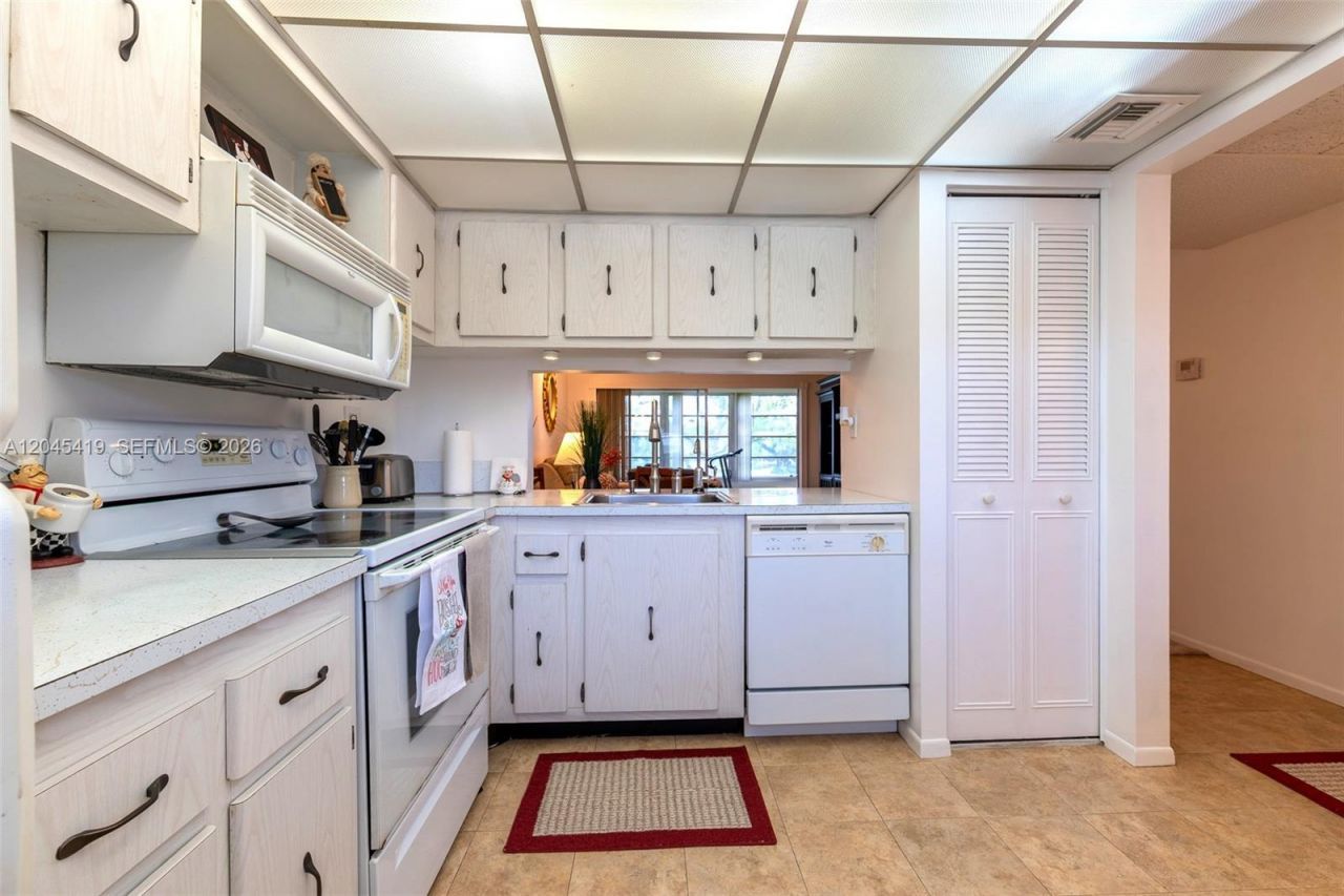 8814 W Mcnab Rd, Unit 204, Tamarac, FL 33321 Photo