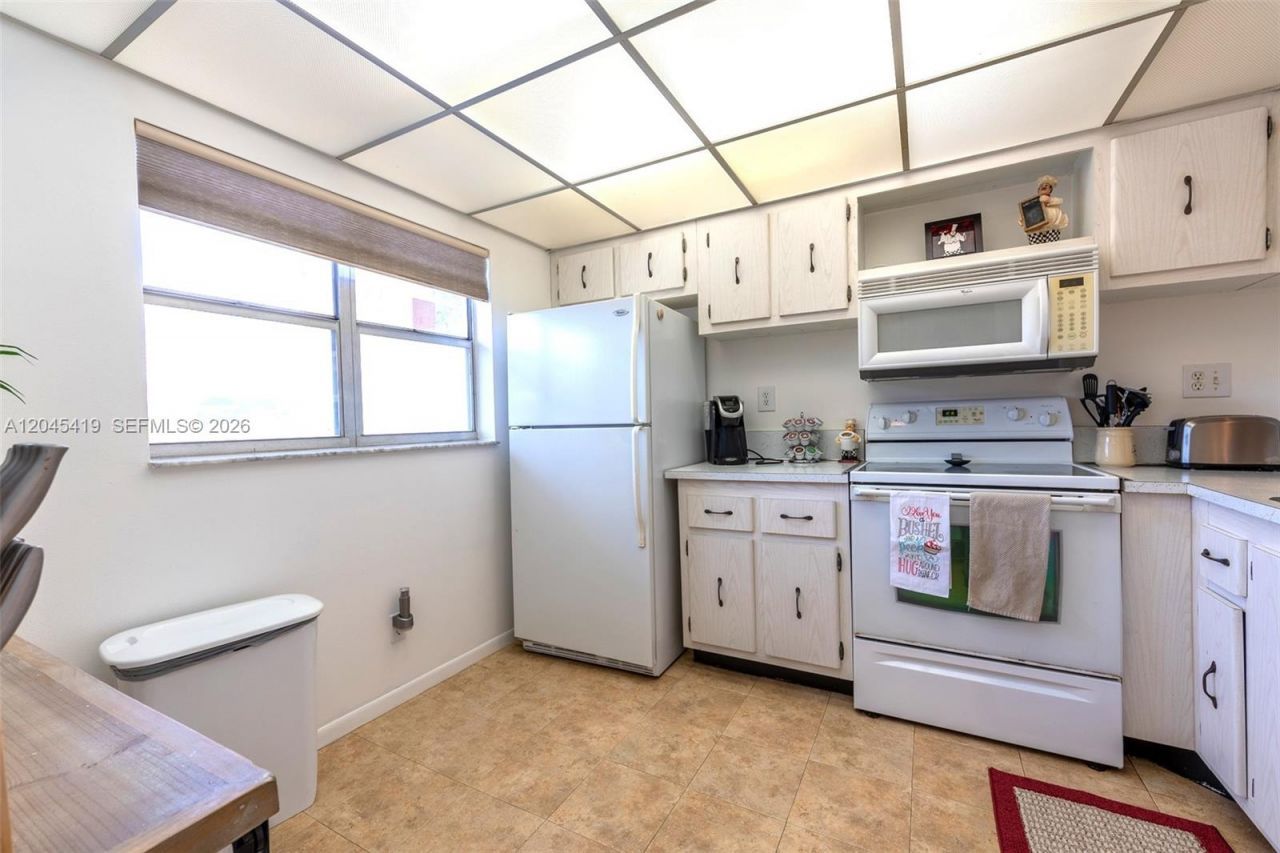8814 W Mcnab Rd, Unit 204, Tamarac, FL 33321 Photo
