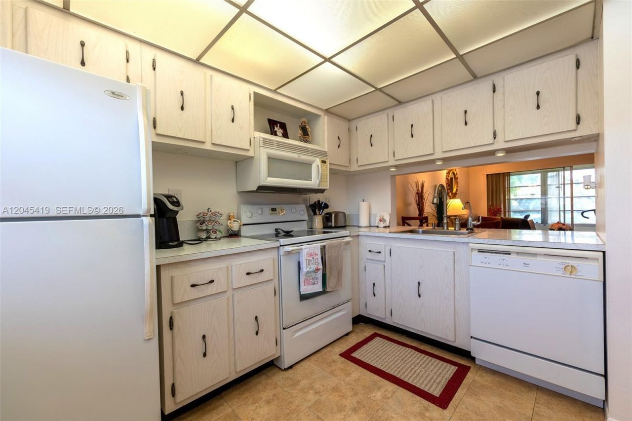 8814 W Mcnab Rd, Unit 204, Tamarac, FL 33321 Photo