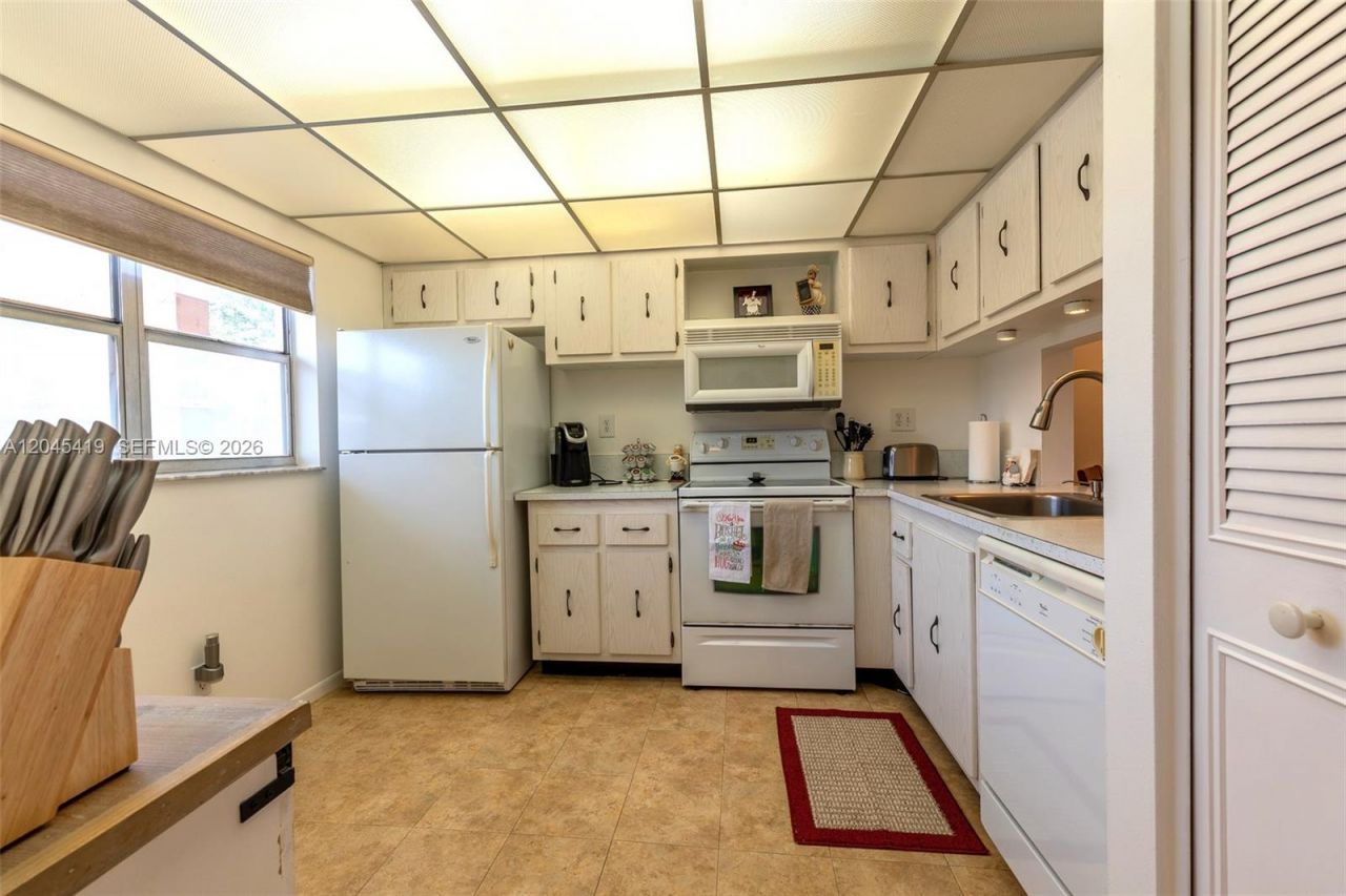8814 W Mcnab Rd, Unit 204, Tamarac, FL 33321 Photo