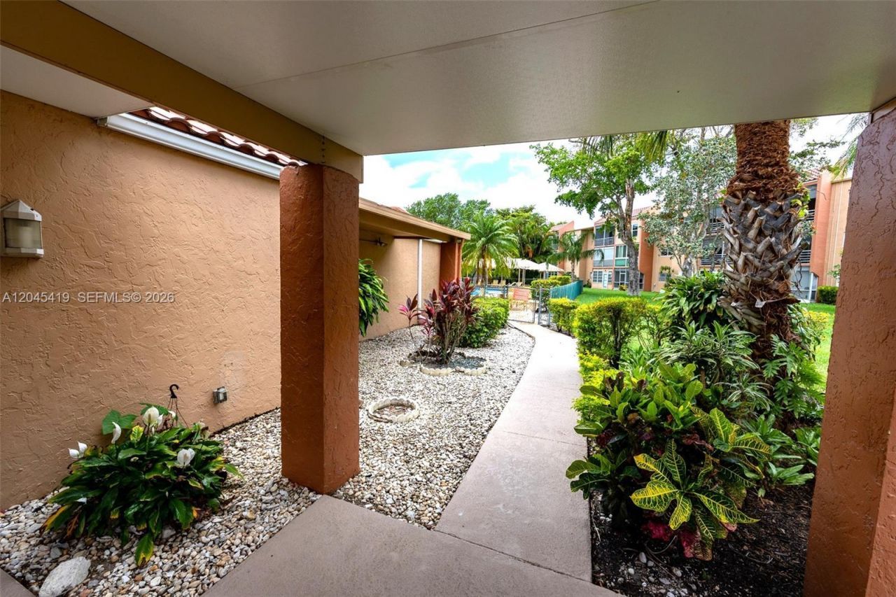 8814 W Mcnab Rd, Unit 204, Tamarac, FL 33321 Photo