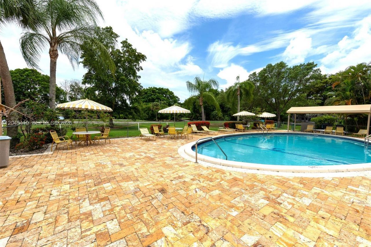 8814 W Mcnab Rd, Unit 204, Tamarac, FL 33321 Photo