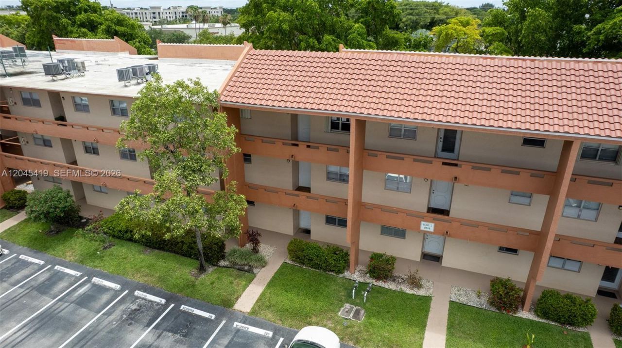8814 W Mcnab Rd, Unit 204, Tamarac, FL 33321 Photo