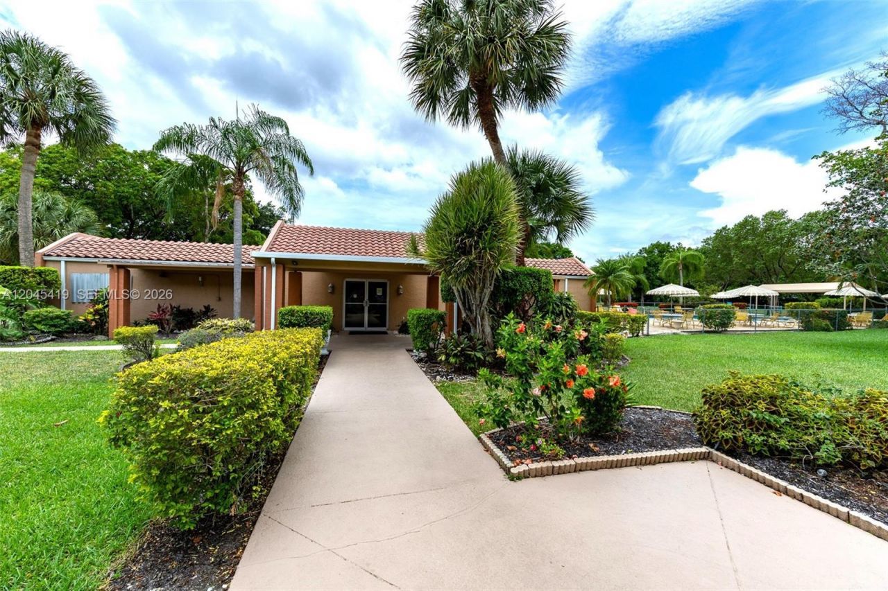 8814 W Mcnab Rd, Unit 204, Tamarac, FL 33321 Photo
