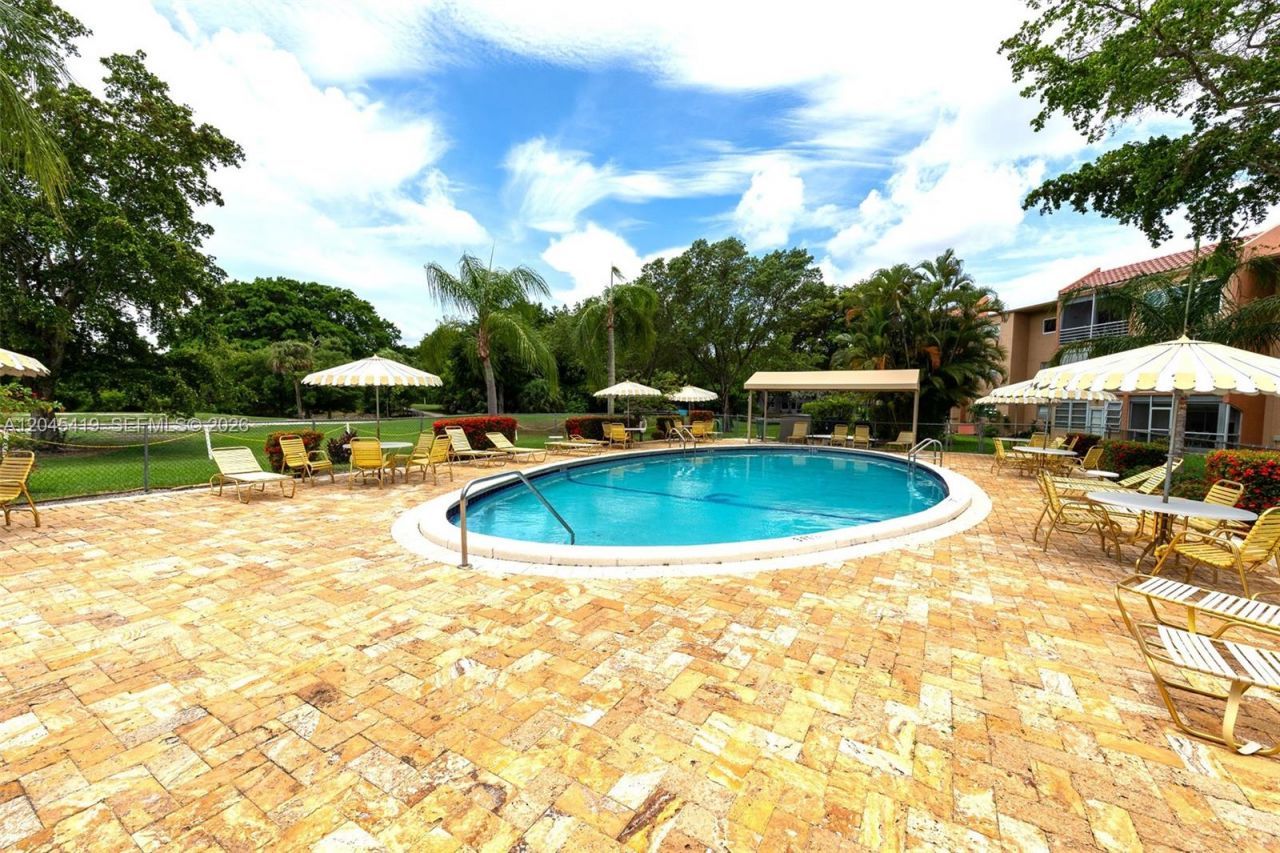 8814 W Mcnab Rd, Unit 204, Tamarac, FL 33321 Photo