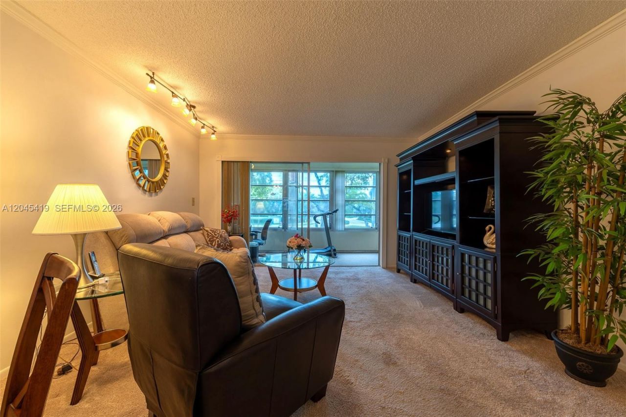 8814 W Mcnab Rd, Unit 204, Tamarac, FL 33321 Photo