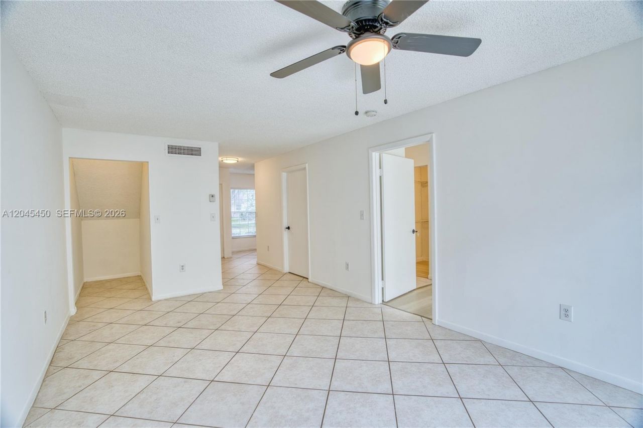 10829 NW 3rd Ct , Unit B12L, Pembroke Pines, FL 33026 Photo