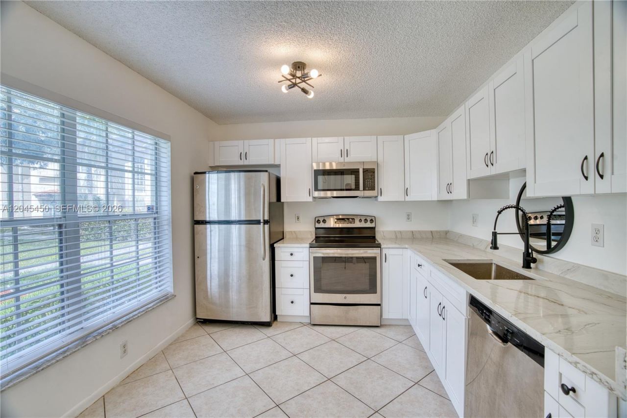10829 NW 3rd Ct , Unit B12L, Pembroke Pines, FL 33026 Photo