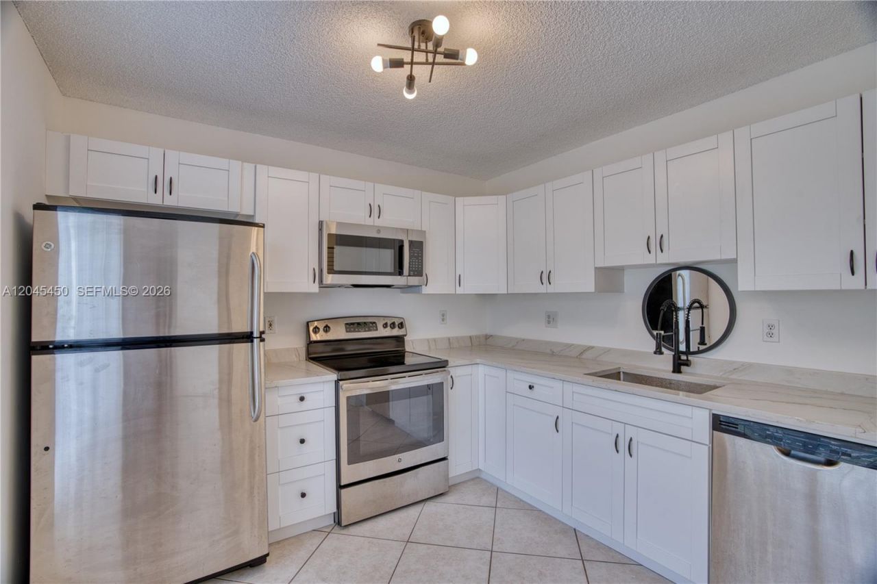 10829 NW 3rd Ct , Unit B12L, Pembroke Pines, FL 33026 Photo