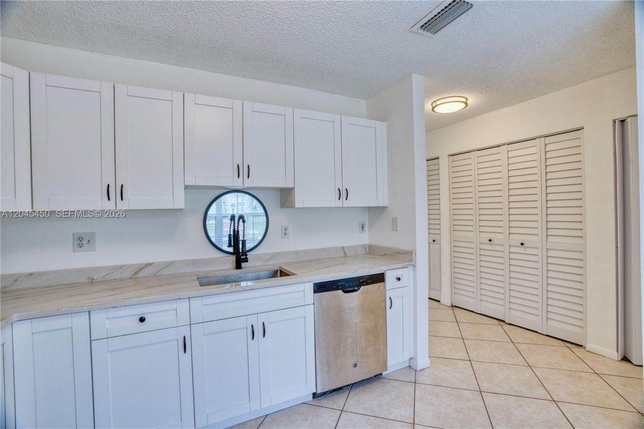 10829 NW 3rd Ct , Unit B12L, Pembroke Pines, FL 33026 Photo