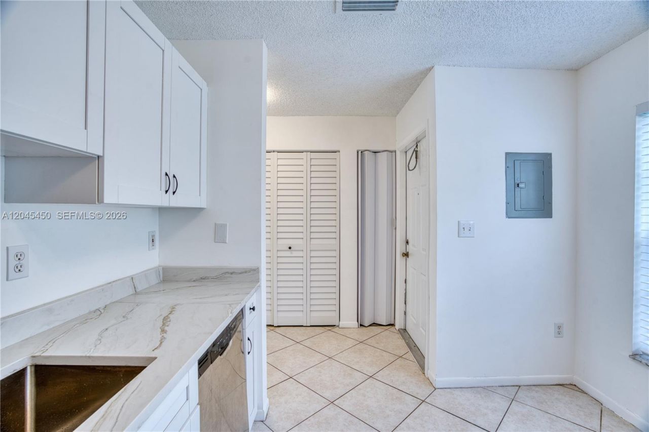 10829 NW 3rd Ct , Unit B12L, Pembroke Pines, FL 33026 Photo