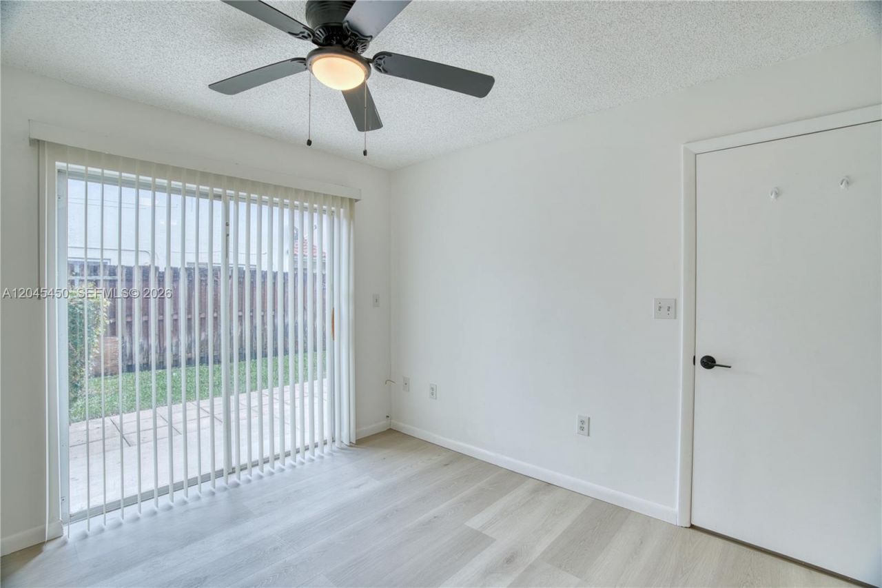 10829 NW 3rd Ct , Unit B12L, Pembroke Pines, FL 33026 Photo