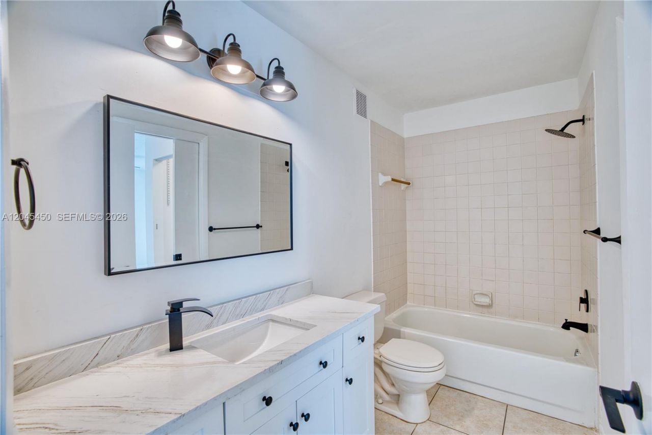 10829 NW 3rd Ct , Unit B12L, Pembroke Pines, FL 33026 Photo