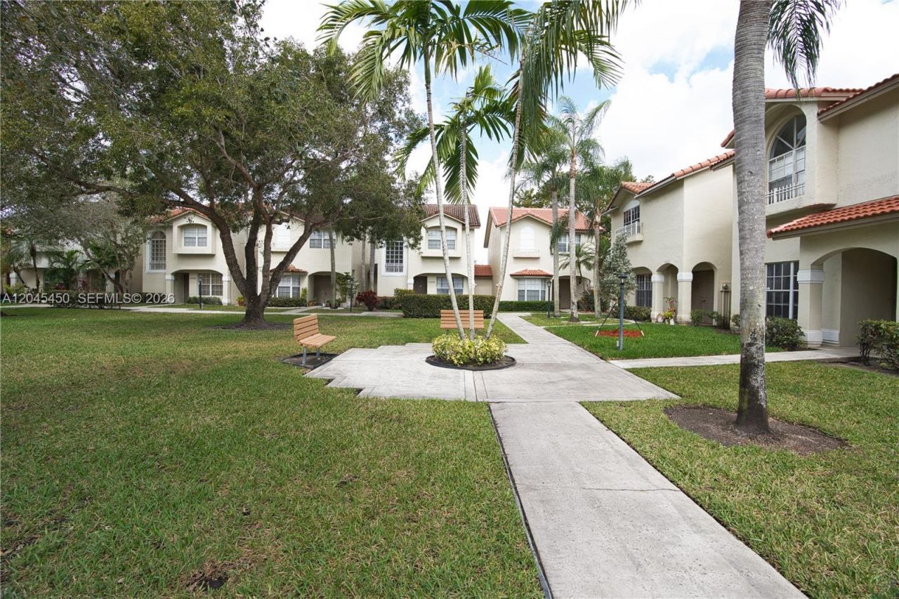 10829 NW 3rd Ct , Unit B12L, Pembroke Pines, FL 33026 Photo