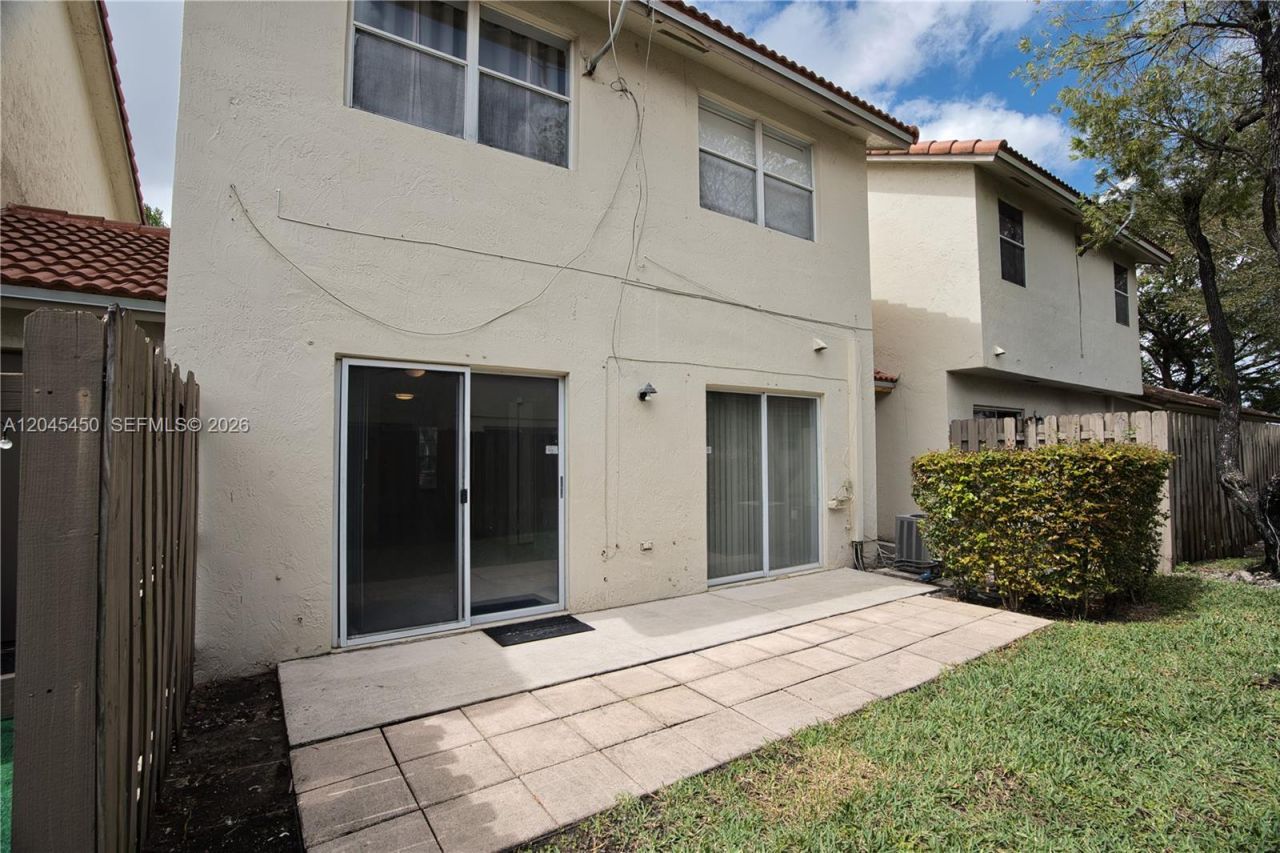 10829 NW 3rd Ct , Unit B12L, Pembroke Pines, FL 33026 Photo