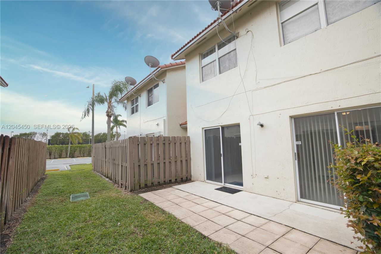 10829 NW 3rd Ct , Unit B12L, Pembroke Pines, FL 33026 Photo