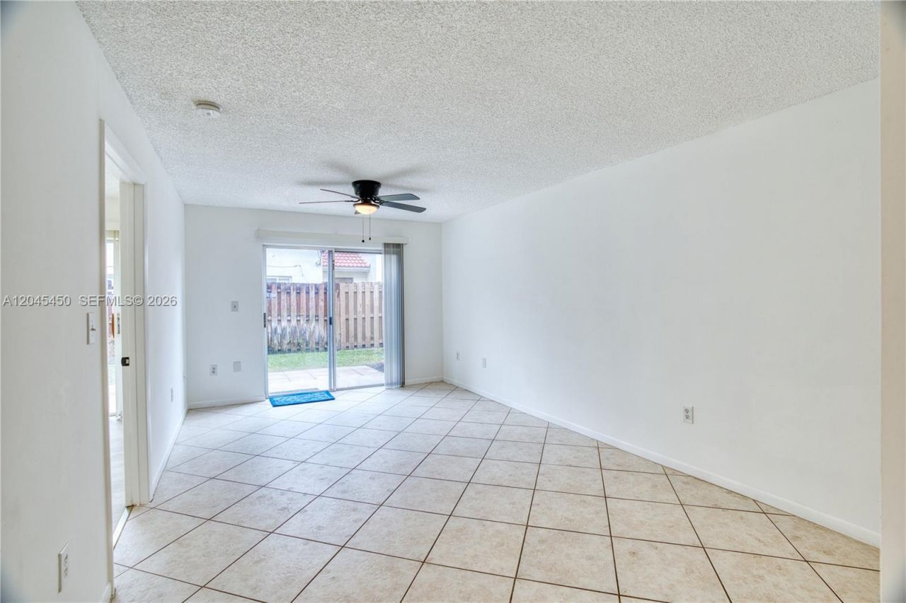 10829 NW 3rd Ct , Unit B12L, Pembroke Pines, FL 33026 Photo
