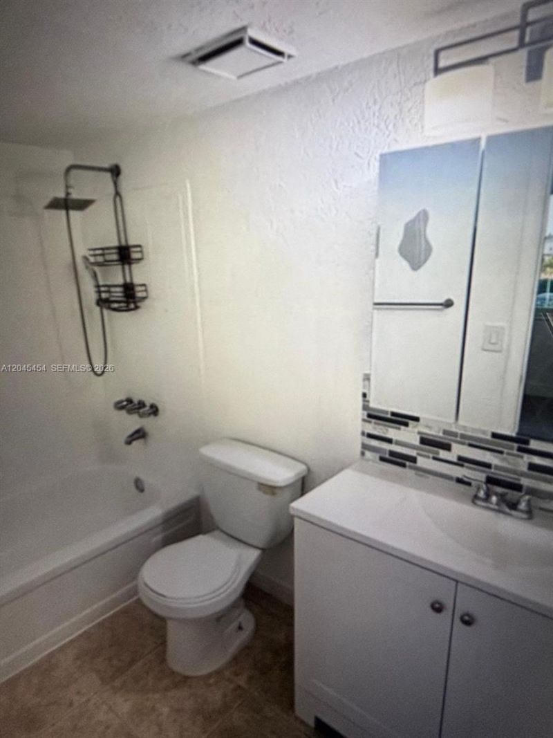984 W 40th St , Unit 2, Hialeah, FL 33012 Photo