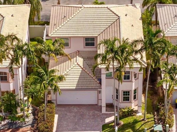 208 SE 15th St , Dania Beach, FL 33004