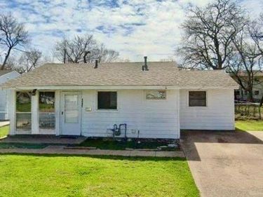 4042 Barksdale Court, Dallas, TX 75211