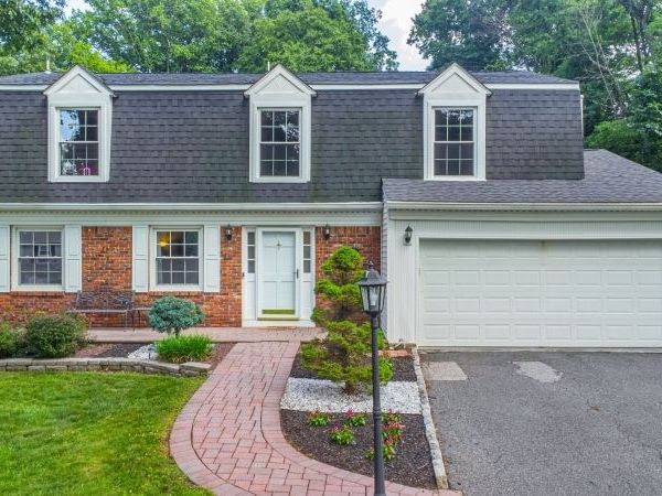 37 Camelot Dr, Mount Olive, NJ 07828