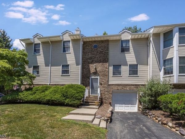 10 Brookstone Cir, Parsippany-Troy Hills, NJ 07950