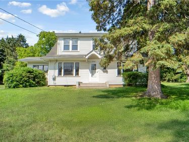 757 Five Mile Line Road , Webster, NY 14580