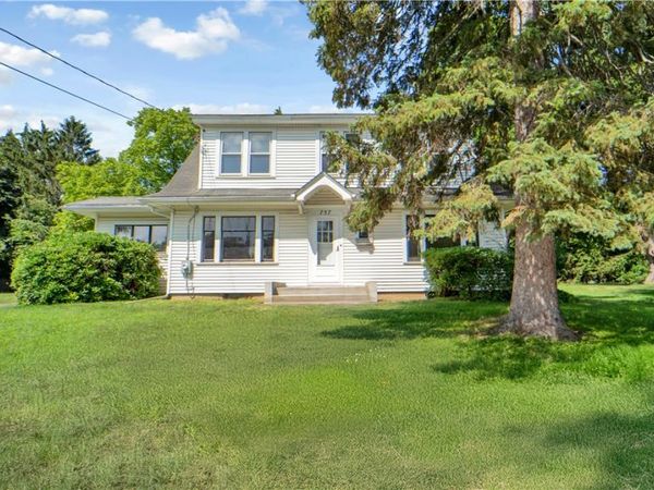 757 Five Mile Line Road , Webster, NY 14580