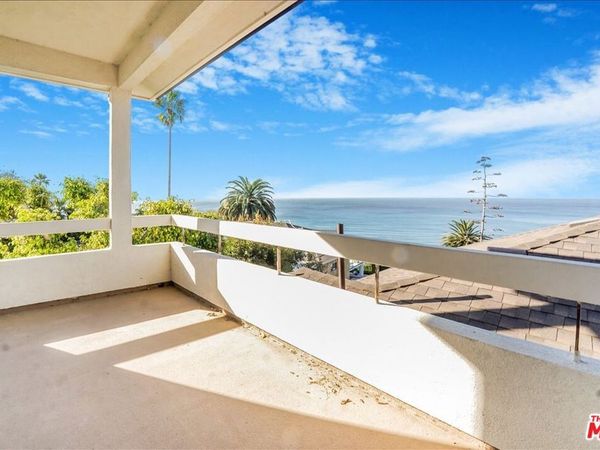 321 N Las Casas Avenue, Pacific Palisades, CA 90272