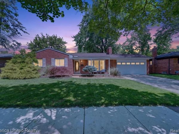 29114 Lori Street, Livonia, MI 48154