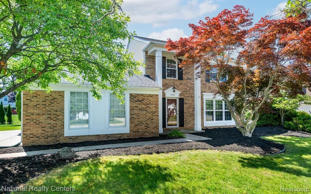 1884 Charrington Drive, West Bloomfield Township, MI 48324 Main Photo