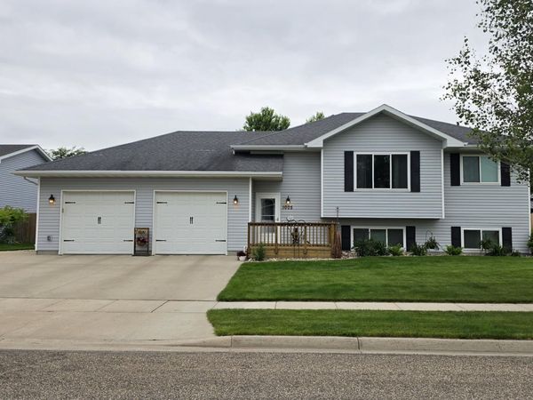 1005 Plum Lane, Aberdeen, SD 57401
