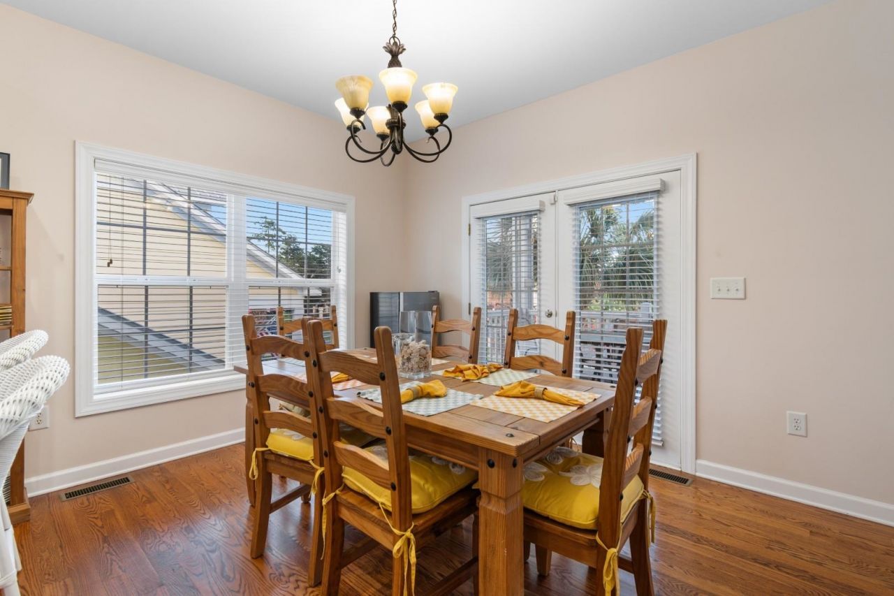 1416 S Poplar Dr. Photo 10