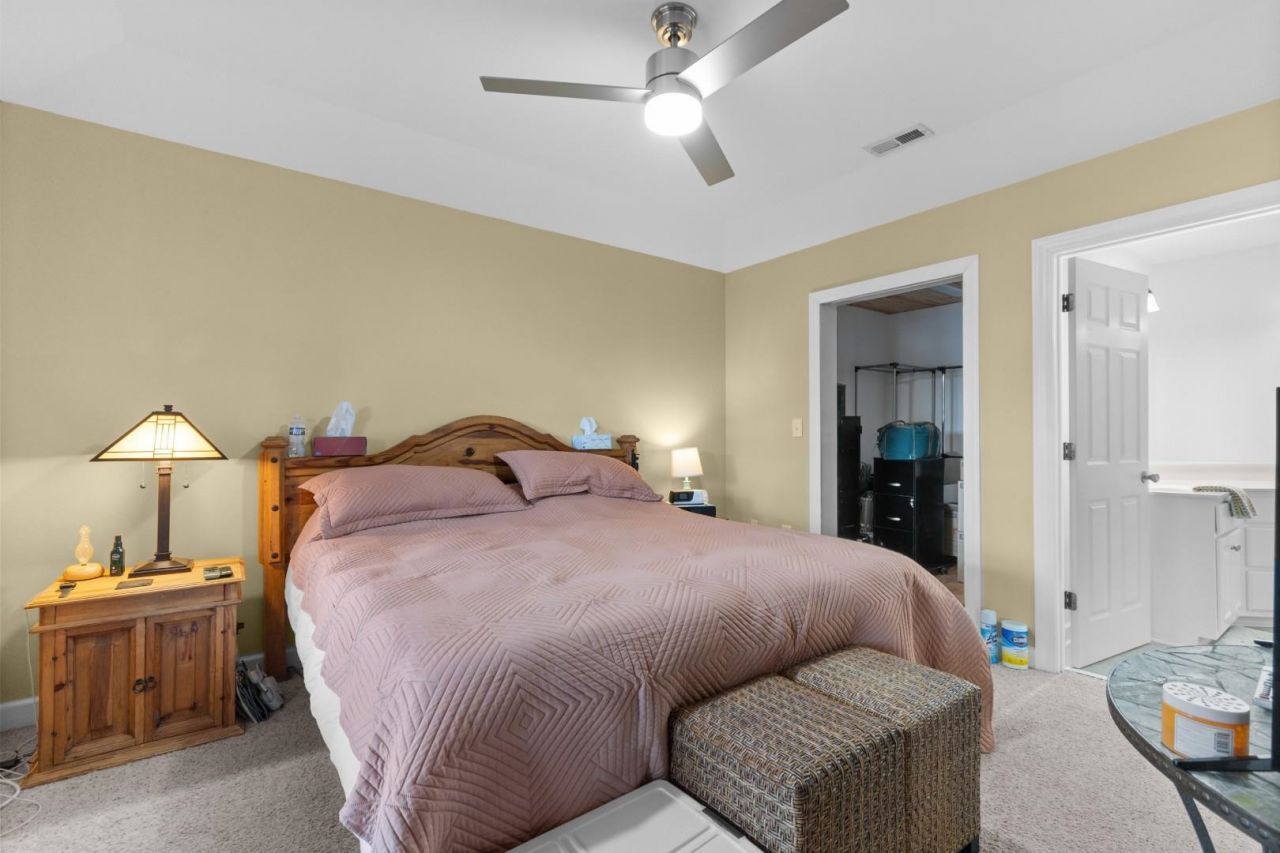 1416 S Poplar Dr. Photo 13